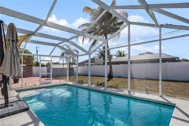 322 SW 28th TER, Cape Coral, FL 33914