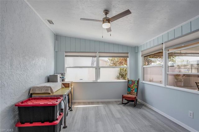 322 SW 28th TER, Cape Coral, FL 33914