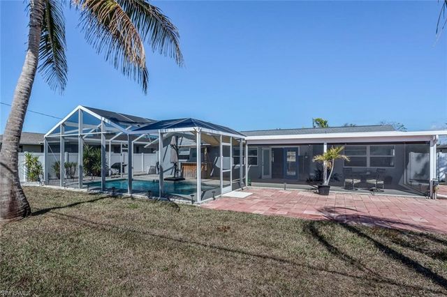 322 SW 28th TER, Cape Coral, FL 33914