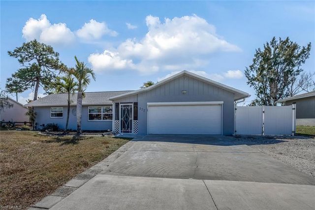 322 SW 28th TER, Cape Coral, FL 33914