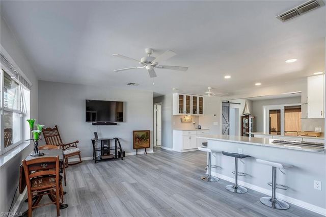 322 SW 28th TER, Cape Coral, FL 33914