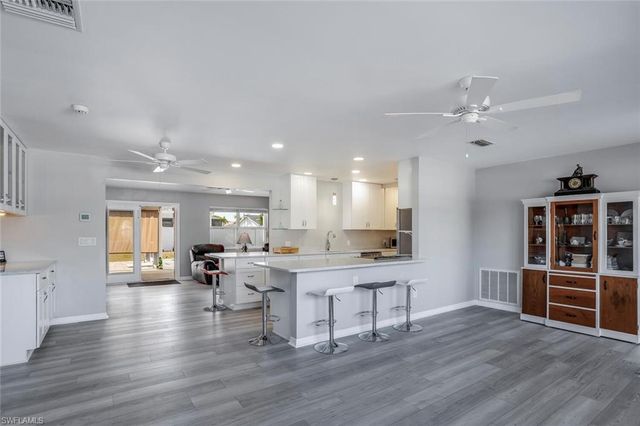 322 SW 28th TER, Cape Coral, FL 33914