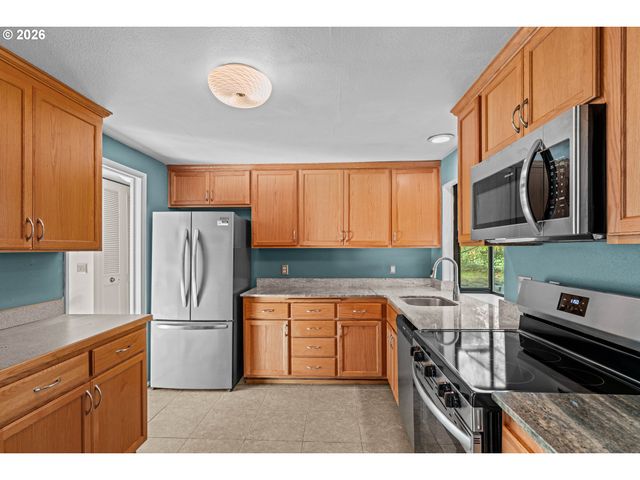 505 LOCHMOOR Pl, Eugene, OR 97405