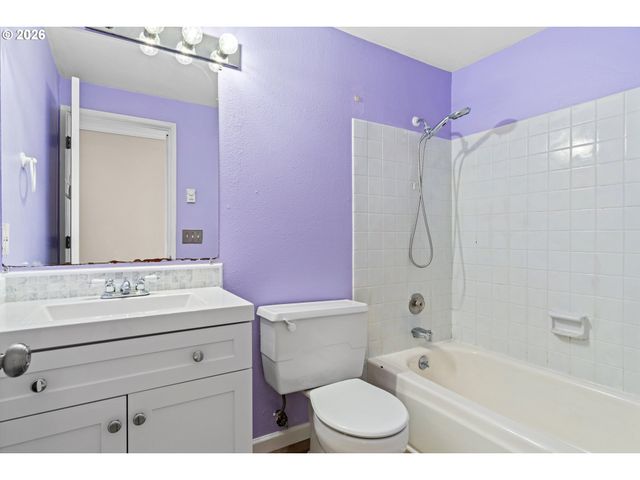 505 LOCHMOOR Pl, Eugene, OR 97405