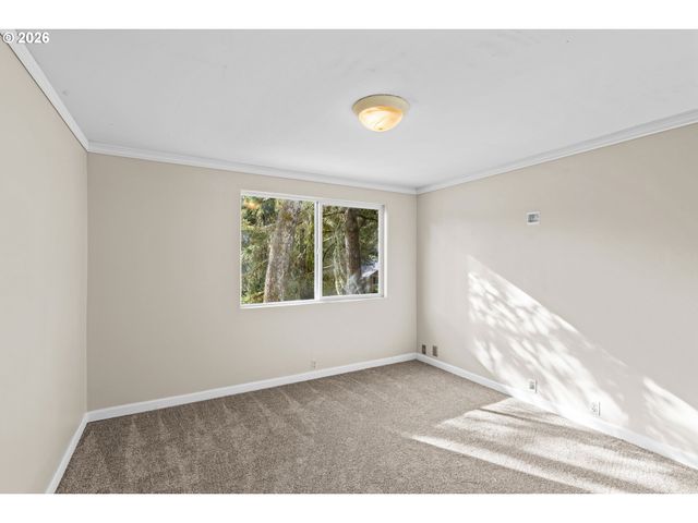 505 LOCHMOOR Pl, Eugene, OR 97405