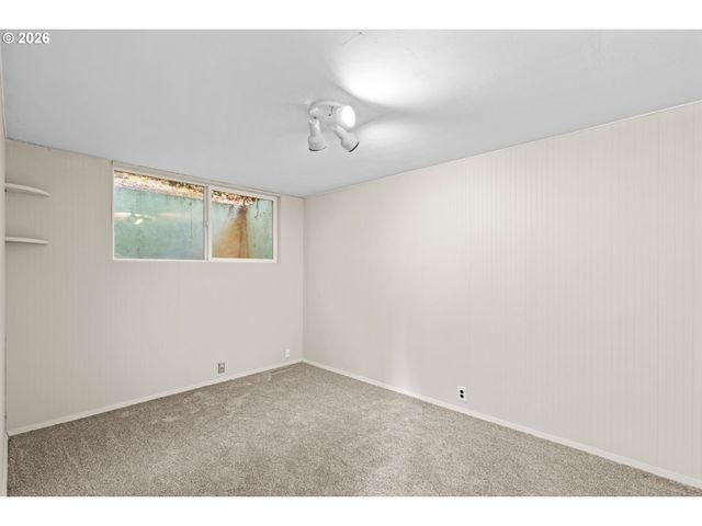 505 LOCHMOOR Pl, Eugene, OR 97405