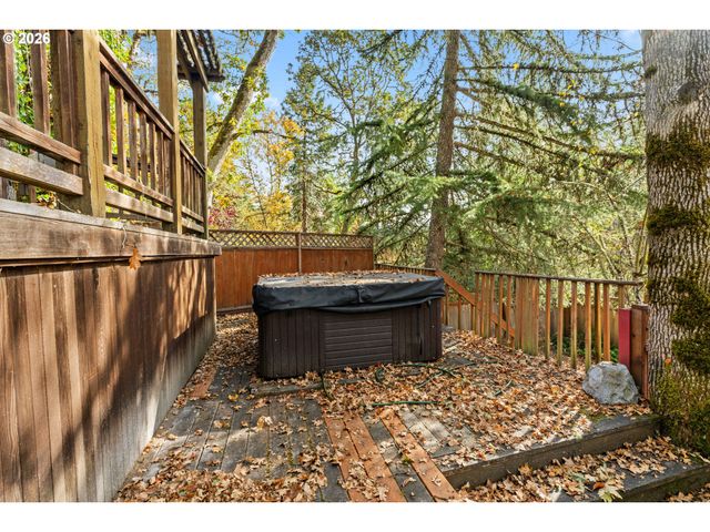 505 LOCHMOOR Pl, Eugene, OR 97405
