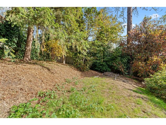 505 LOCHMOOR Pl, Eugene, OR 97405