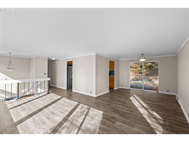 505 LOCHMOOR Pl, Eugene, OR 97405