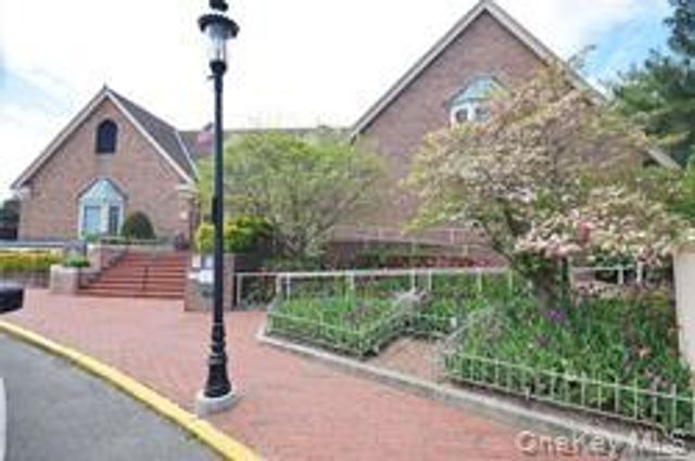 207-25 Darren Drive 1802, Bayside, NY 11360
