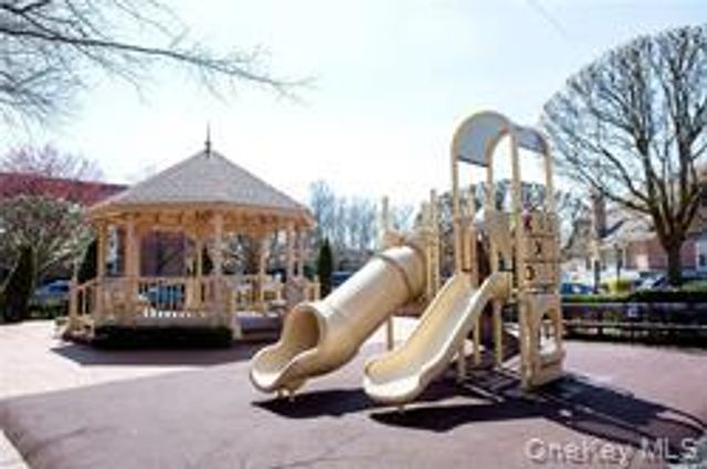 207-25 Darren Drive 1802, Bayside, NY 11360