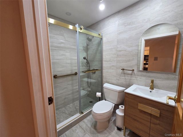 207-25 Darren Drive 1802, Bayside, NY 11360