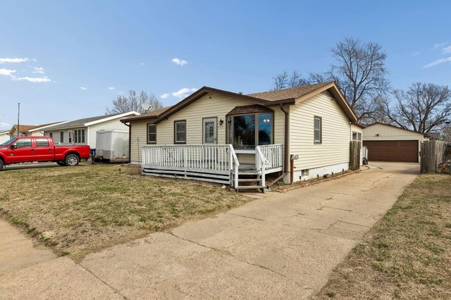 4321 N 14TH Street, Carter Lake, IA 51510