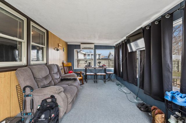 4321 N 14TH Street, Carter Lake, IA 51510