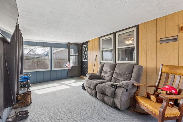 4321 N 14TH Street, Carter Lake, IA 51510