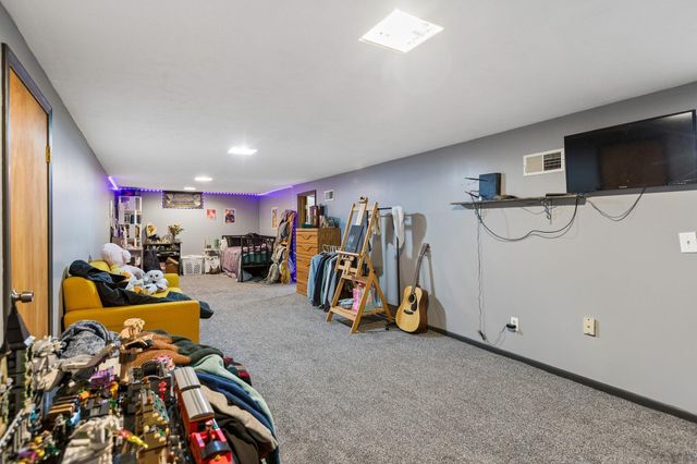4321 N 14TH Street, Carter Lake, IA 51510