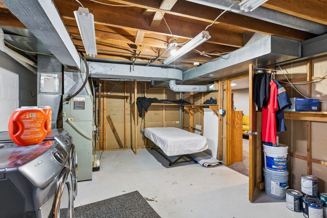 4321 N 14TH Street, Carter Lake, IA 51510