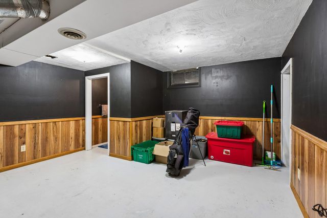 4321 N 14TH Street, Carter Lake, IA 51510