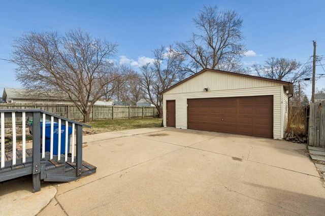 4321 N 14TH Street, Carter Lake, IA 51510