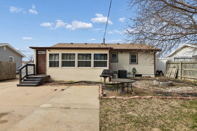 4321 N 14TH Street, Carter Lake, IA 51510