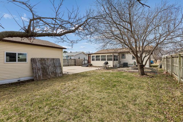 4321 N 14TH Street, Carter Lake, IA 51510