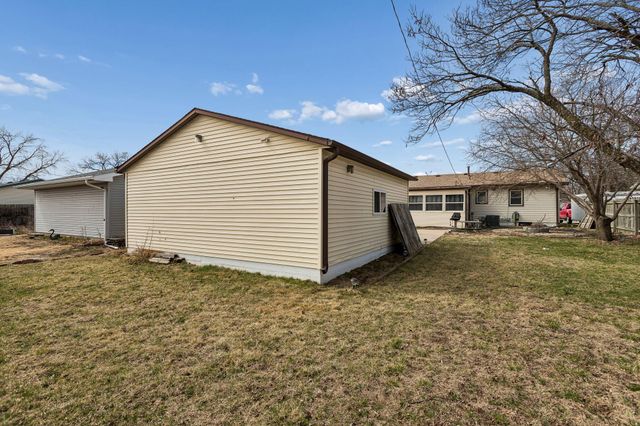 4321 N 14TH Street, Carter Lake, IA 51510