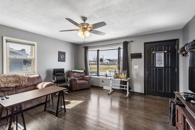 4321 N 14TH Street, Carter Lake, IA 51510