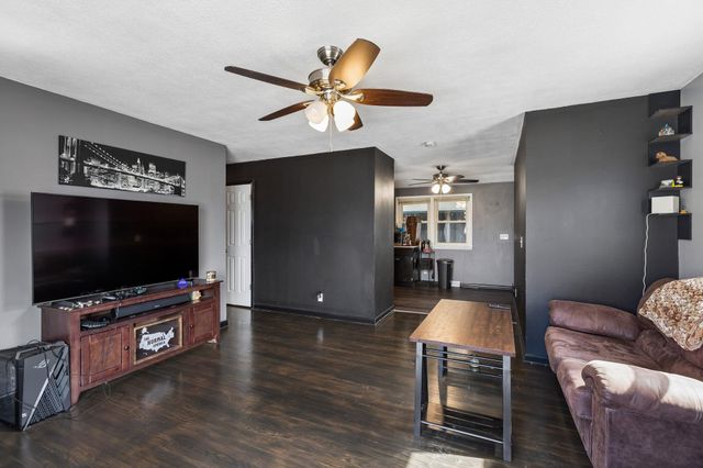 4321 N 14TH Street, Carter Lake, IA 51510