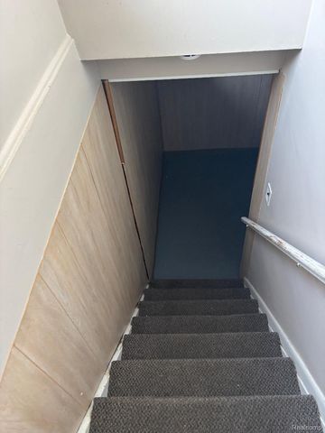 25004 Powers Avenue, Dearborn Heights, MI 48125