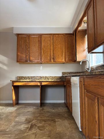 25004 Powers Avenue, Dearborn Heights, MI 48125