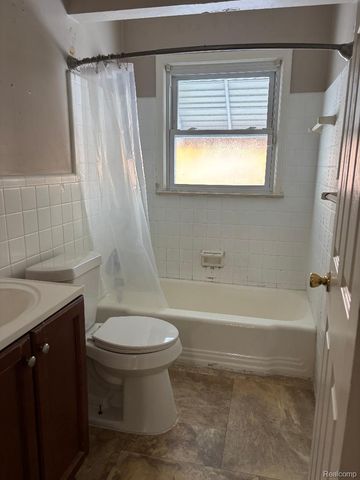 25004 Powers Avenue, Dearborn Heights, MI 48125