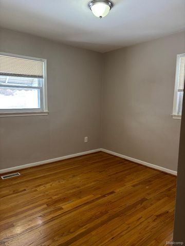 25004 Powers Avenue, Dearborn Heights, MI 48125