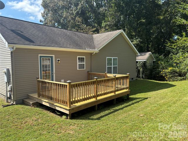 151 W Newberry Drive, Fletcher, NC 28732