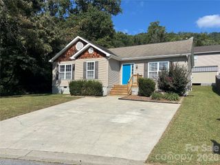 151 W Newberry Drive, Fletcher, NC 28732