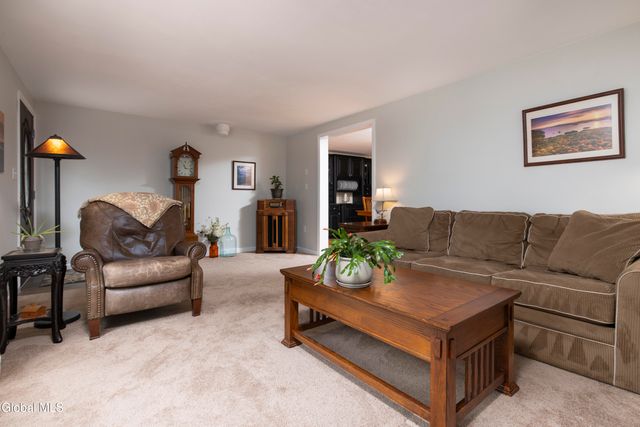 17 Queen Diana Lane, Queensbury, NY 12804
