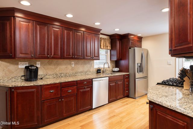 17 Queen Diana Lane, Queensbury, NY 12804