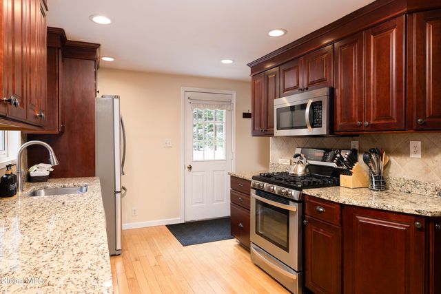 17 Queen Diana Lane, Queensbury, NY 12804