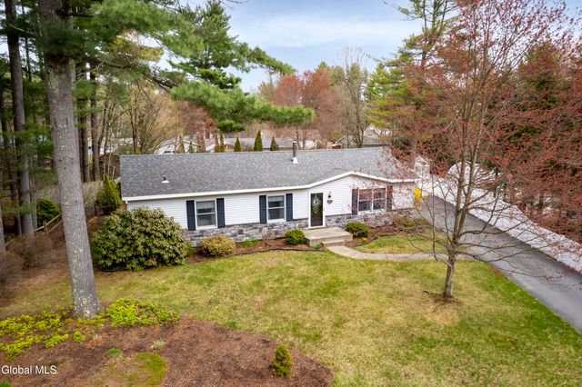 17 Queen Diana Lane, Queensbury, NY 12804