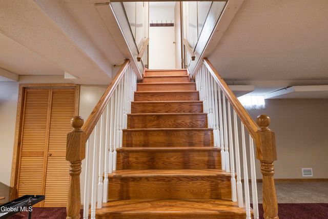 17 Queen Diana Lane, Queensbury, NY 12804