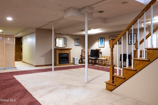 17 Queen Diana Lane, Queensbury, NY 12804