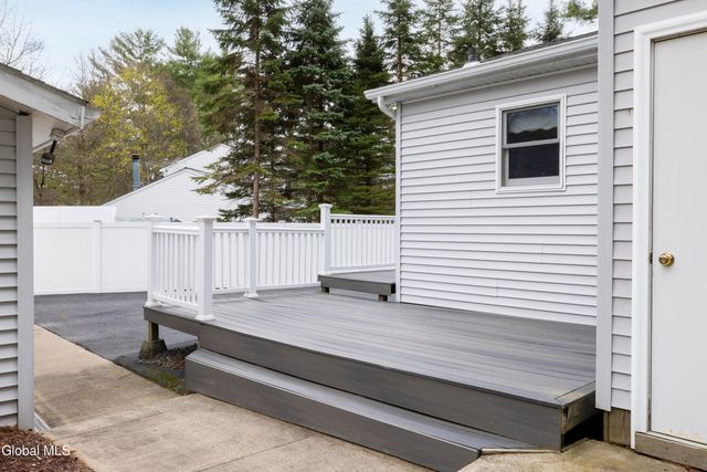 17 Queen Diana Lane, Queensbury, NY 12804
