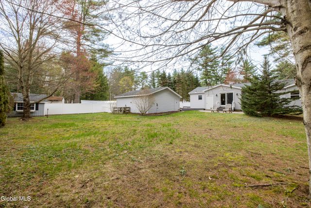 17 Queen Diana Lane, Queensbury, NY 12804