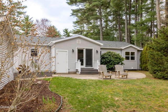 17 Queen Diana Lane, Queensbury, NY 12804