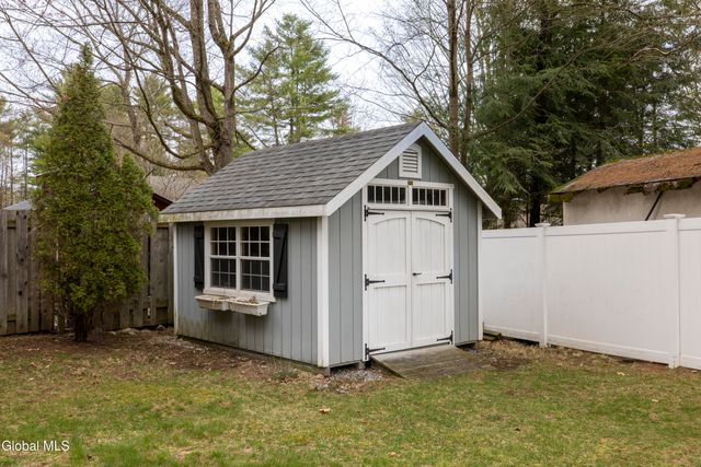 17 Queen Diana Lane, Queensbury, NY 12804