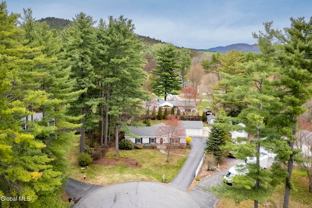 17 Queen Diana Lane, Queensbury, NY 12804