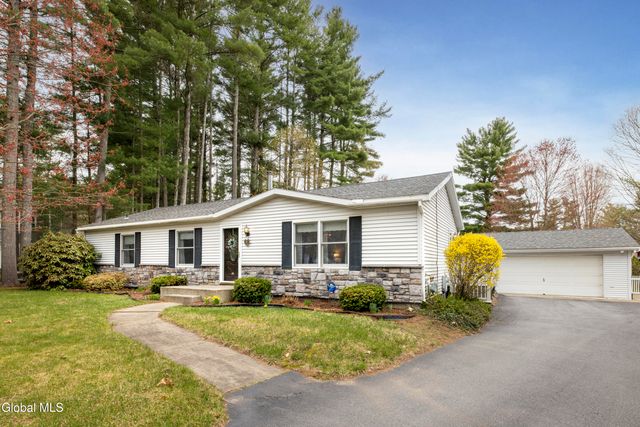 17 Queen Diana Lane, Queensbury, NY 12804