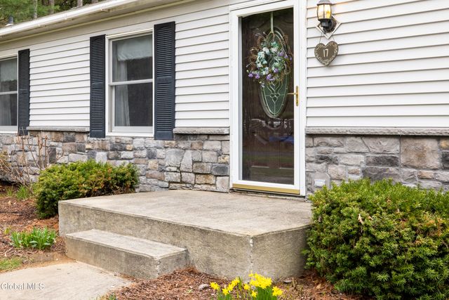 17 Queen Diana Lane, Queensbury, NY 12804