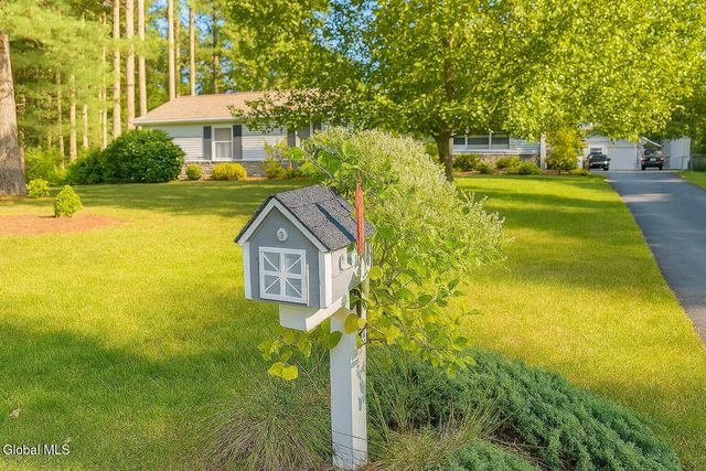 17 Queen Diana Lane, Queensbury, NY 12804