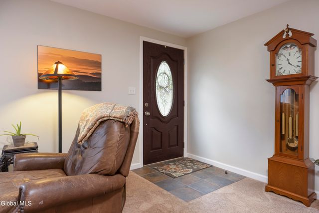 17 Queen Diana Lane, Queensbury, NY 12804