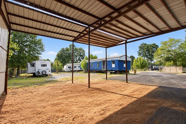 282 County Road 3406, Cleveland, TX 77327
